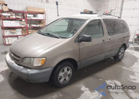 1999 Toyota Sienna Le z USA, uszkodzony, nr VIN 4T3ZF13C0XU168776